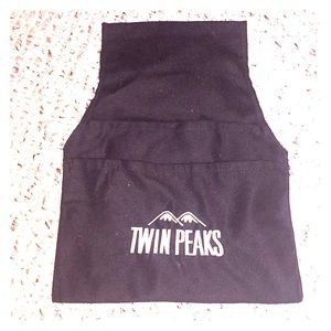 Twin peaks server pouch